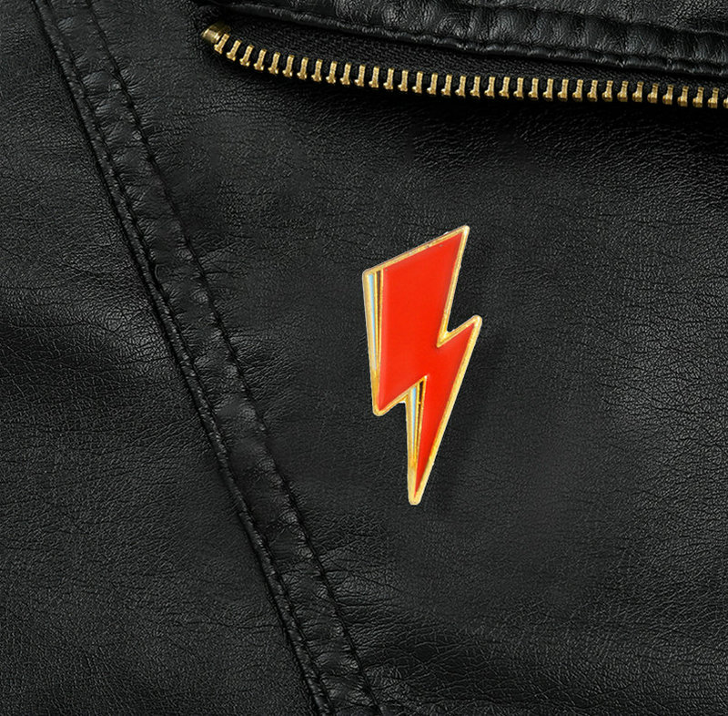Aladdin Lightning Enamel Pin B - Women Fashion Icon のレビューと価格