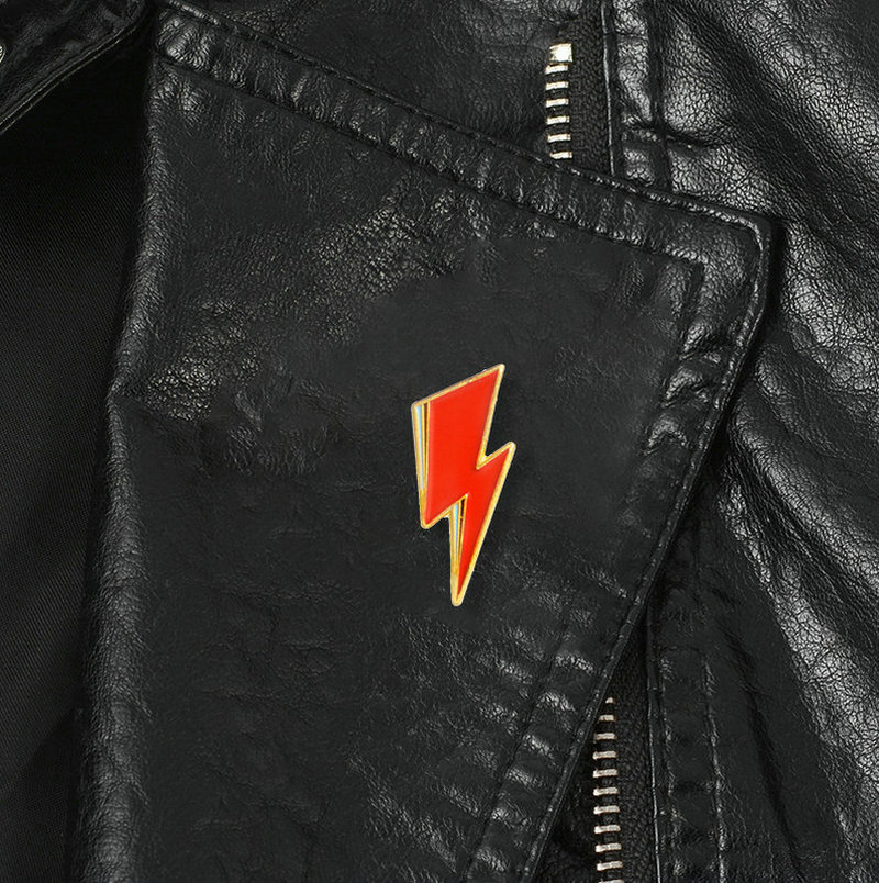 Aladdin Lightning Enamel Pin B - Women Fashion Icon のレビューと価格