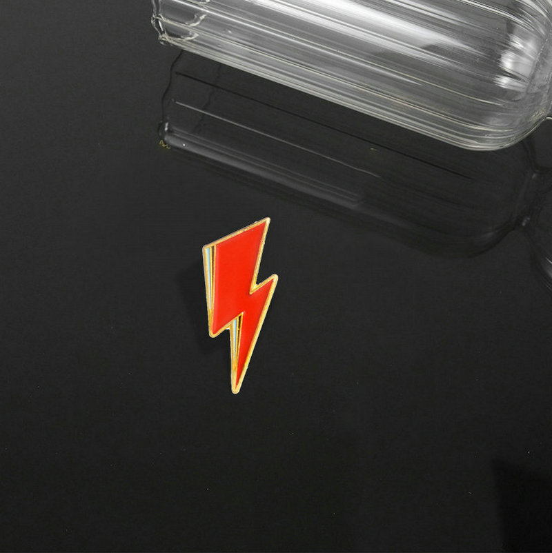 Aladdin Lightning Enamel Pin B - Women Fashion Icon のレビューと価格