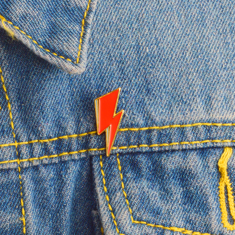 Aladdin Lightning Enamel Pin B - Women Fashion Icon のレビューと価格