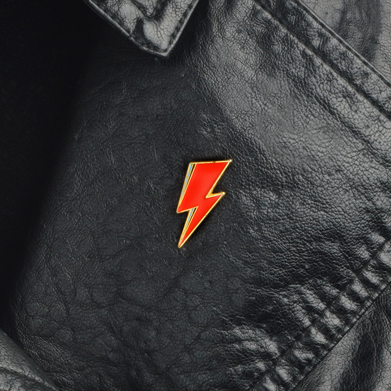 Aladdin Lightning Enamel Pin B - Women Fashion Icon のレビューと価格